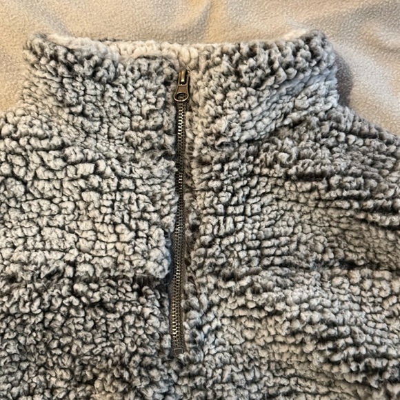 Francesca’s Sherpa Pull Over - Picture 5 of 5